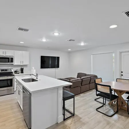 Bright & Spacious 3Br Close To Beaches